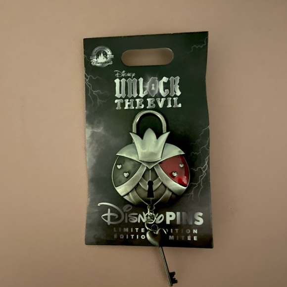 Disney Other - Disney Unlock the Evil Queen of Hearts Pin, limited edition of 4,000.